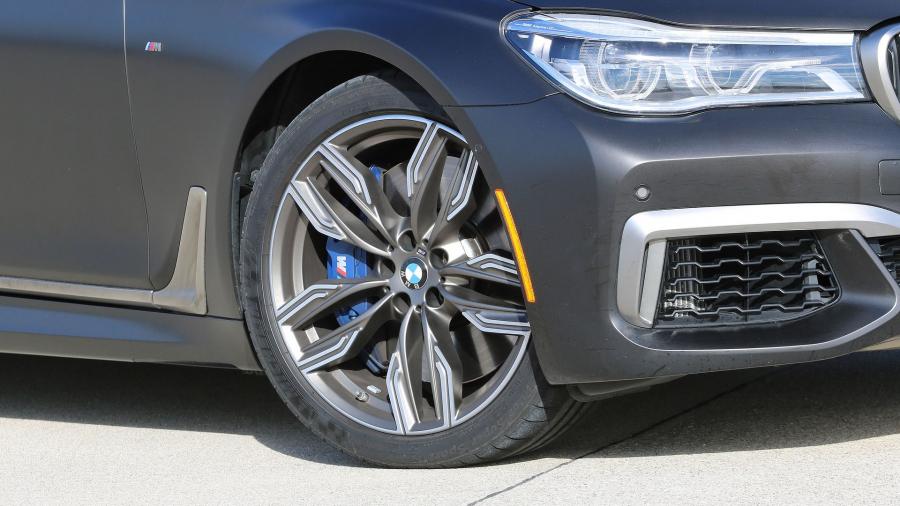 Колеса BMW M760i xDrive V12 Excellence 2017 года  (US) (фото 6 из 29)